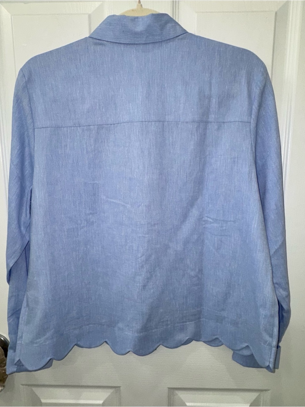 Foxcroft Scarlett Scallop Hem Linen Blend Button-Up size small - Picture 14 of 14